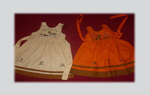 Robes brodées pour petite fille